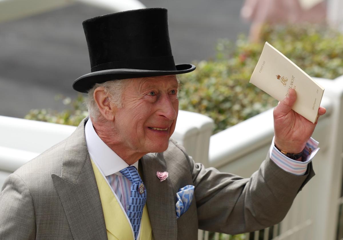 El rey Carlos III en Ascot.