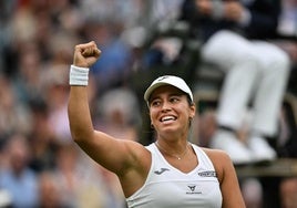 Jessica Bouzas celebra su victoria ante Marketa Vondrousova.