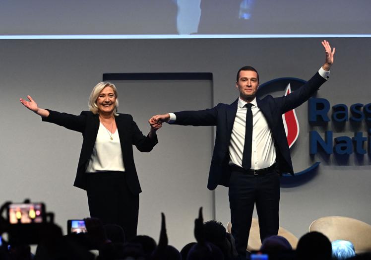 Marine Le Pen y Jordan Bardella celebran la victoria del pasado domingo.