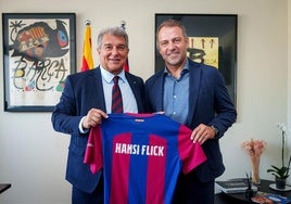 Joan Laporta y Hansi Flick, el día de la presentación del técnico alemán.