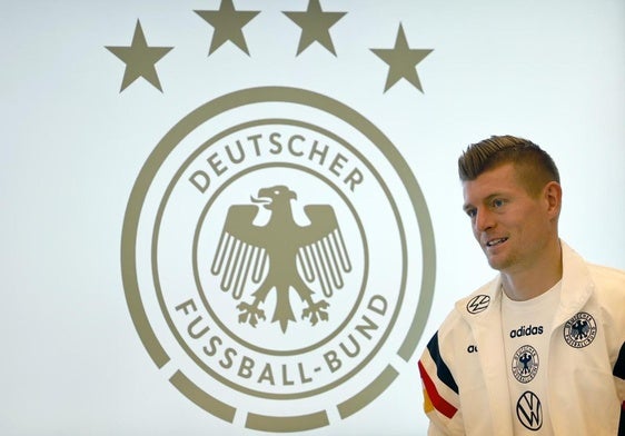 Toni Kroos, antes de su rueda de prensa en el cuartel general de la 'Mannschaft'.