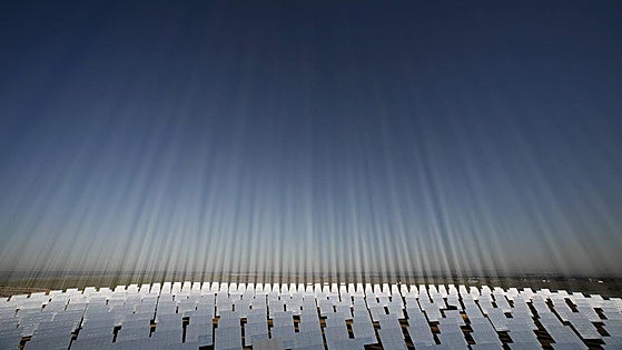 ¿Se desperdicia la tierra fértil para desplegar más parques solares?