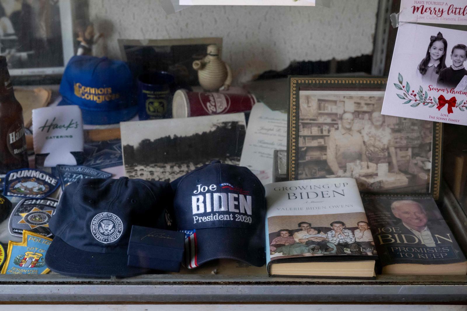 Una tienda de Scranton, la localidad natal de Biden, ha decorado sus escaparates con memorabilia del candidato para celebrar este 4 de julio.