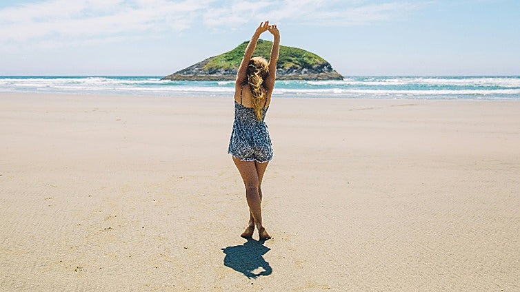 Elige tu outfit playero para este verano: vestidos y pareos de lo más chic