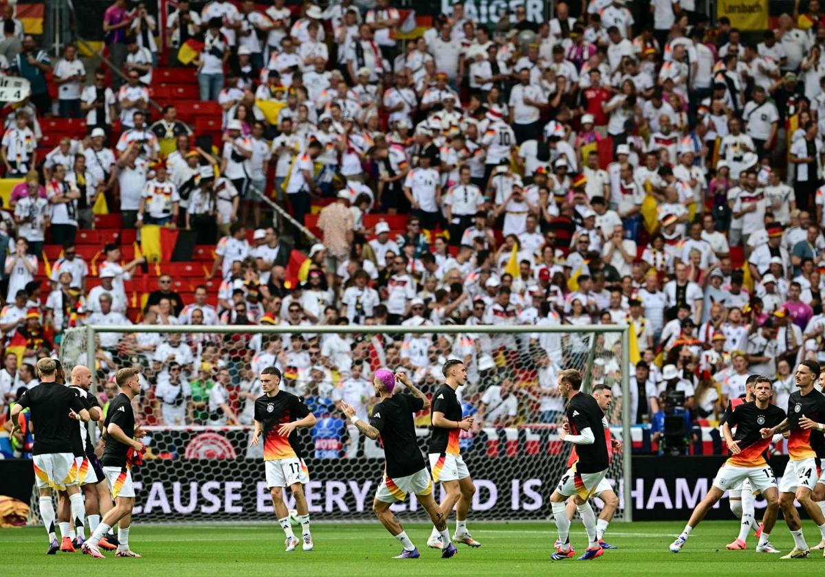 Afición alemana en las gradas del Stuttgar Arena.