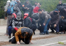 Miembros de Tsunami Democrátic durante una protesta en Salt (Girona) en 2019.