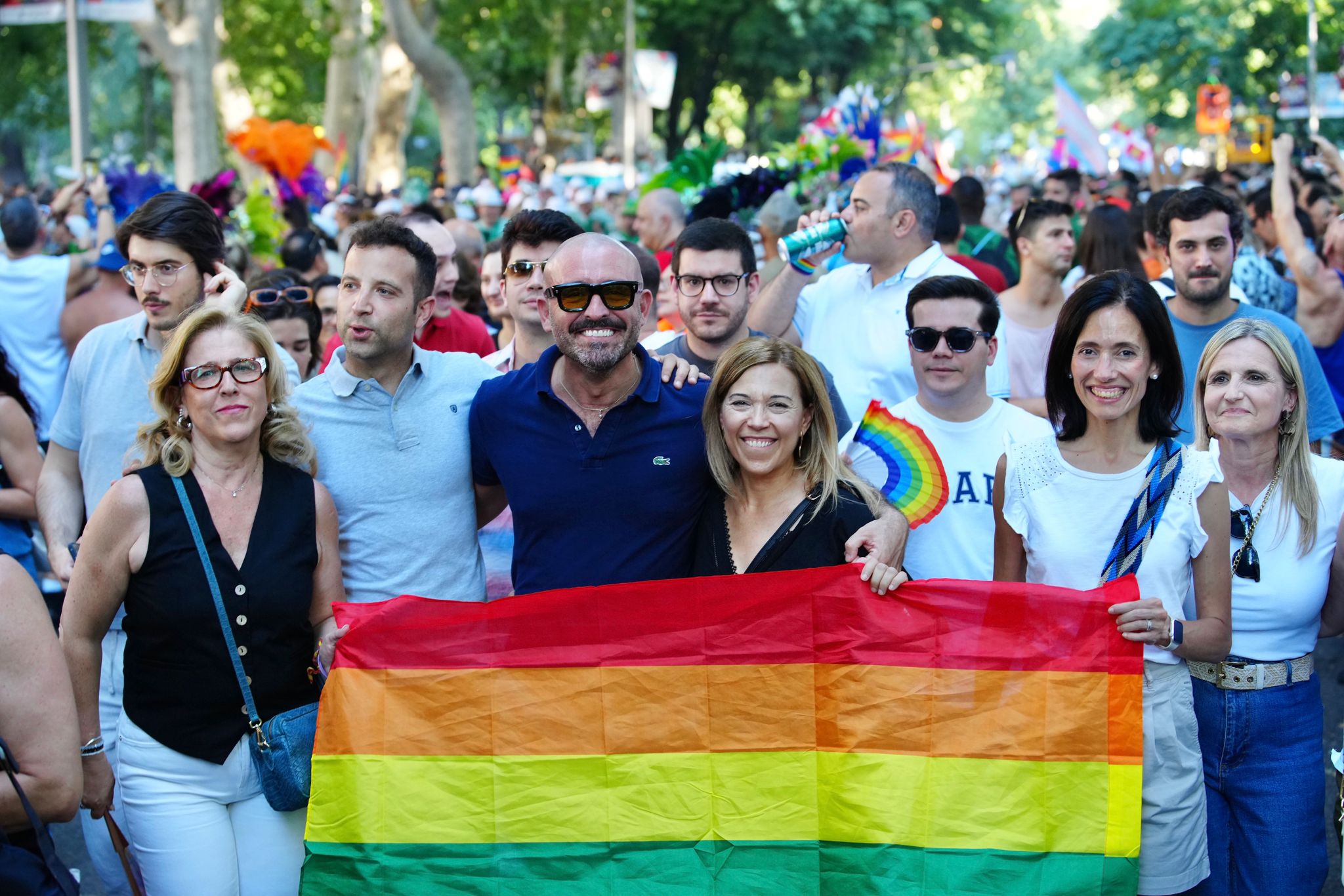 Ana Alós y Jaime de los Santos, del PP, en la manifestación del Orgullo.