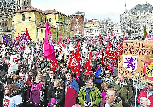 Los leoneses se han echado a la calle en protesta por el declive que vive el territorio.