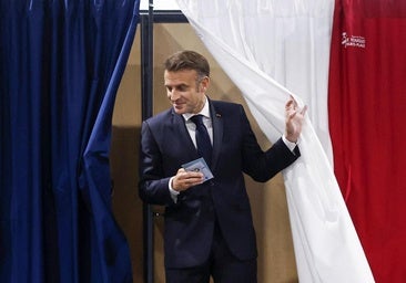 Macron logra salvar los muebles