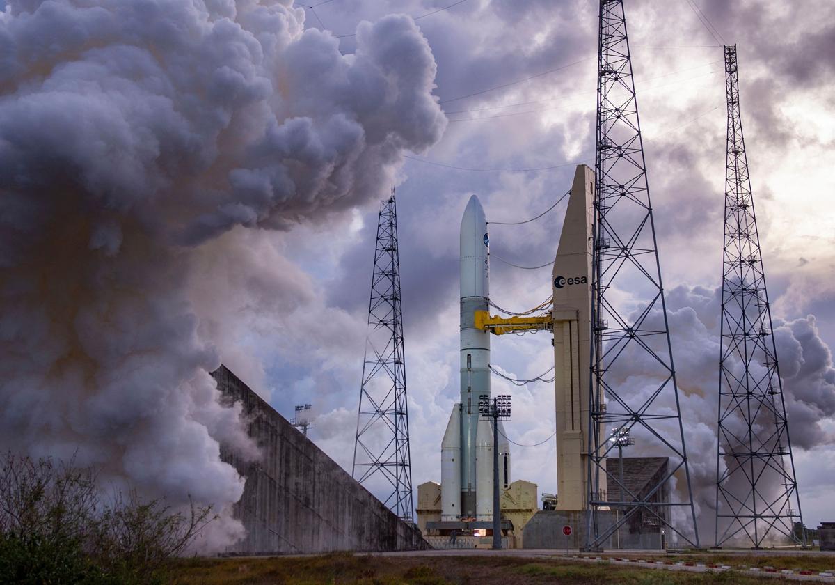 Prueba de motores del Ariane 6 en la plataforma de lanzamiento.