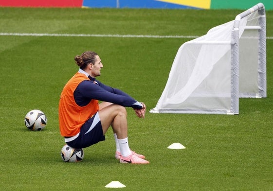 Adrien Rabiot, durante el entrenamiento de Francia previo al duelo contra España.