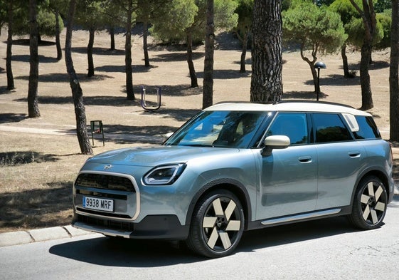 Con 4,40 metros, es 33 centímetros más largo que el primer Countryman, el de 2011