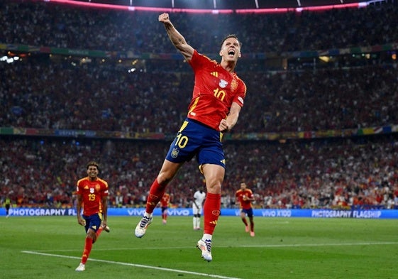 Dani Olmo celebra el segundo gol de España ante Francia en semifinales de la Eurocopa