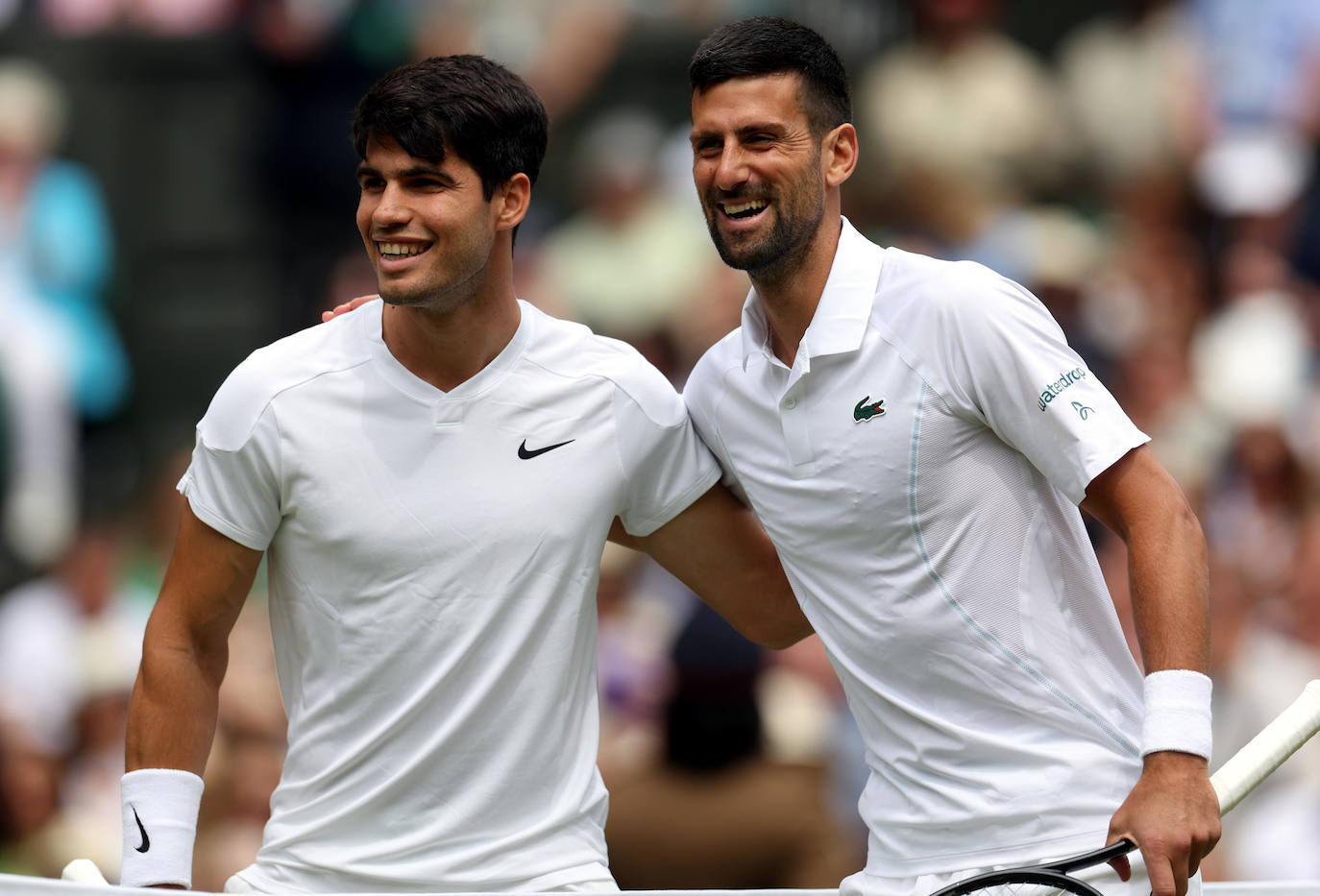 Carlos Alcaraz y Novak Djokovic en el sorteo antes de la final.