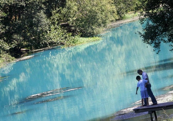 Vertido en un río.