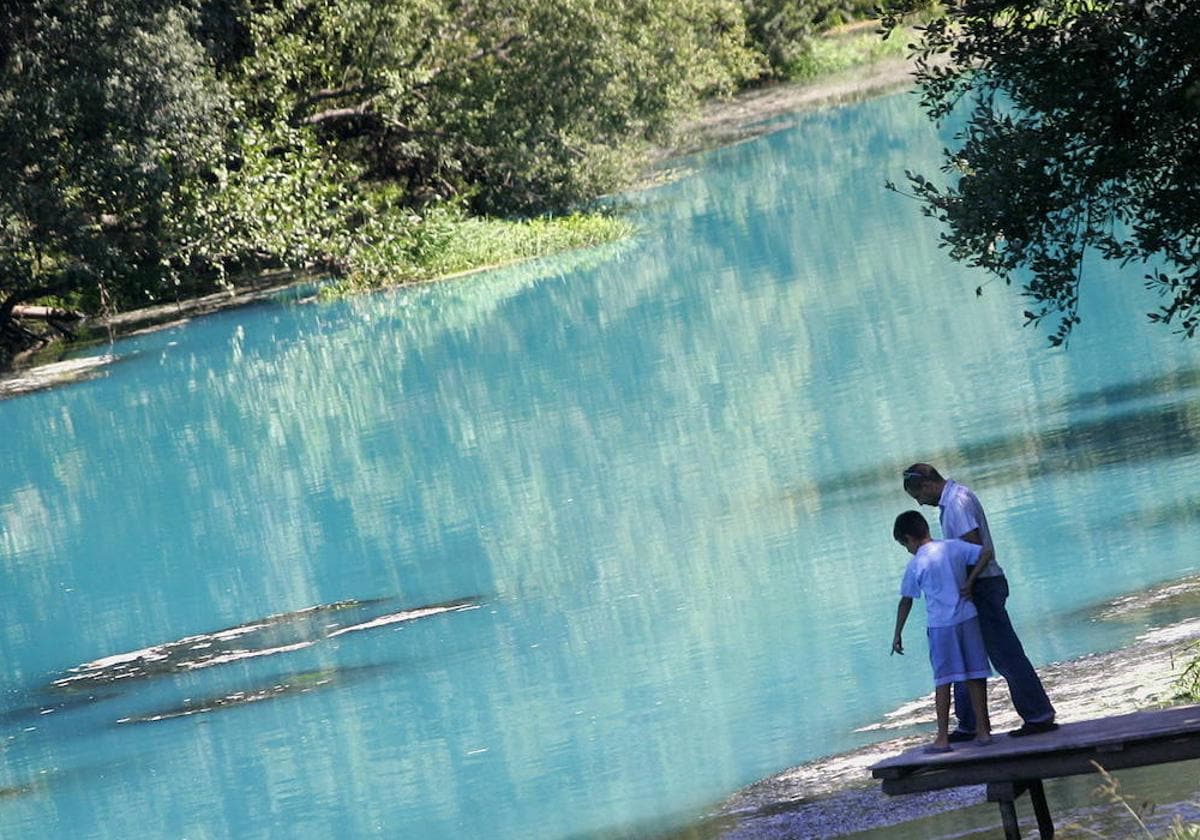 Vertido en un río.