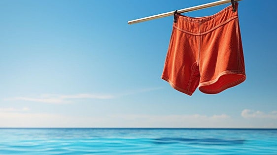 Los beneficios de bañarse desnudo en la playa