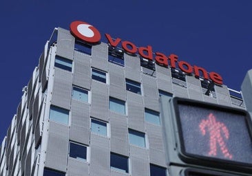 La plantilla de Vodafone aprueba el ERE que despedirá a 900 empleados