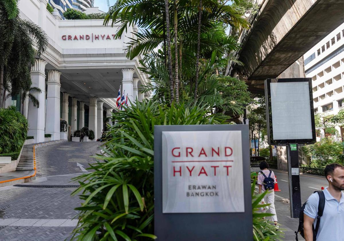 Exterior del hotel Grand Hyatt Erawan de Bangkok donde se produjo el misterioso crimen.