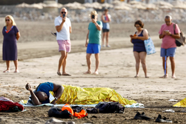 Uno de los cinco migrantes que han tenido que ser trasladados al hospital de Gran Canaria en estado crítico