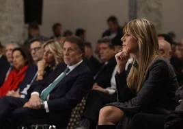 Begoña Gómez en un acto acompañada de miembros del Gobierno de su marido