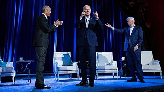 Biden estudiaría ya con su familia la renuncia a la carrera electoral