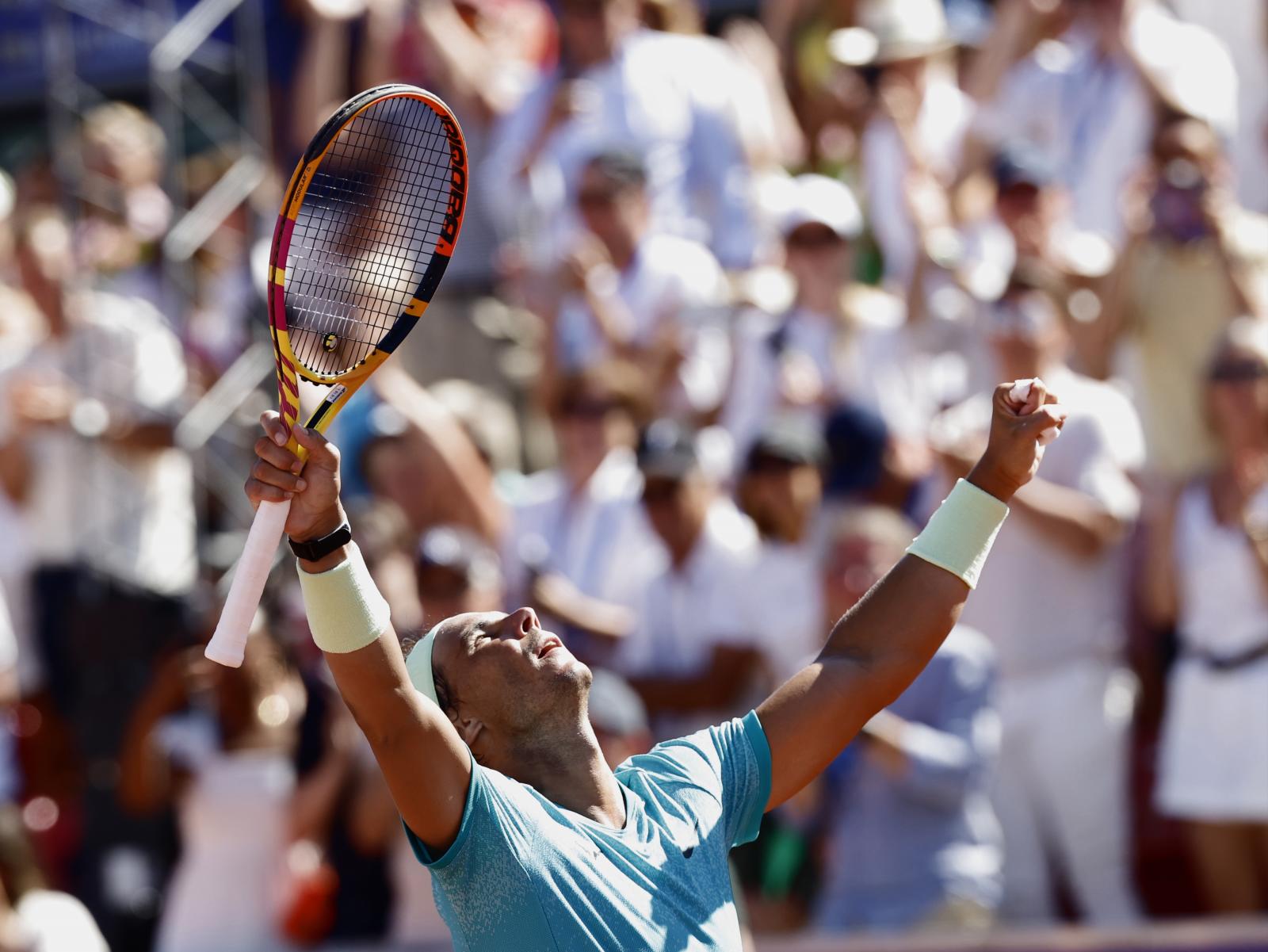 Nadal celebrando su victoria sobre Ajdukovic para pasar a la final de Bastad,