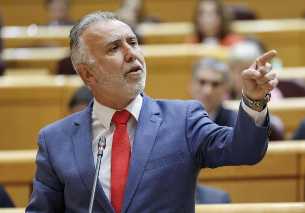 El ministro de Política Territorial, Ángel Víctor Torres, respondiendo a una pregunta parlamentaria en el Senado.