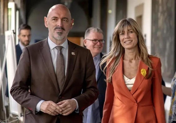 El rector de la Complutense, Joaquín Goyache, con Begoña Gómez