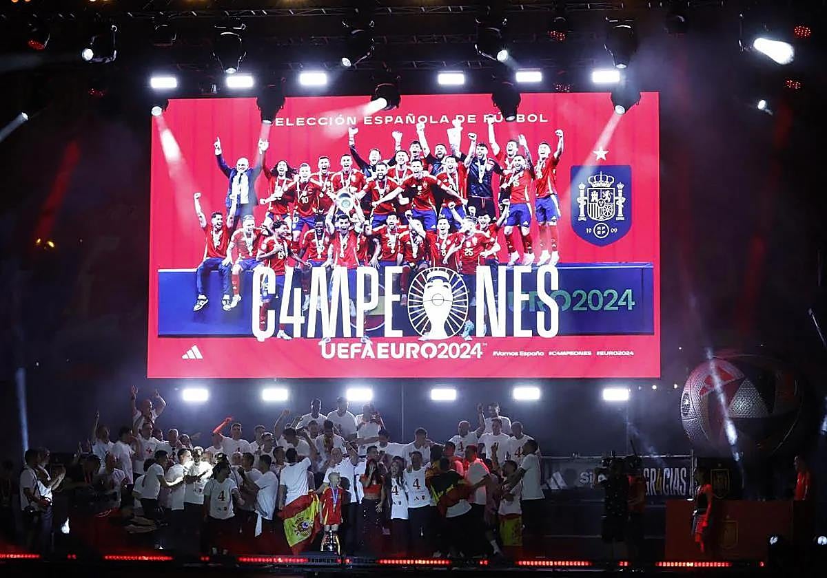 La UEFA acusa a Rodri y a Morata de violar cuatro normas por los cánticos de «Gibraltar, español»