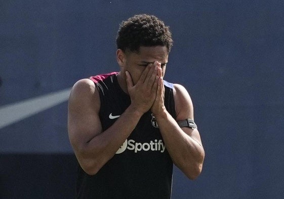 Vitor Roque entrenando en la Ciudad Deportiva Joan Gamper