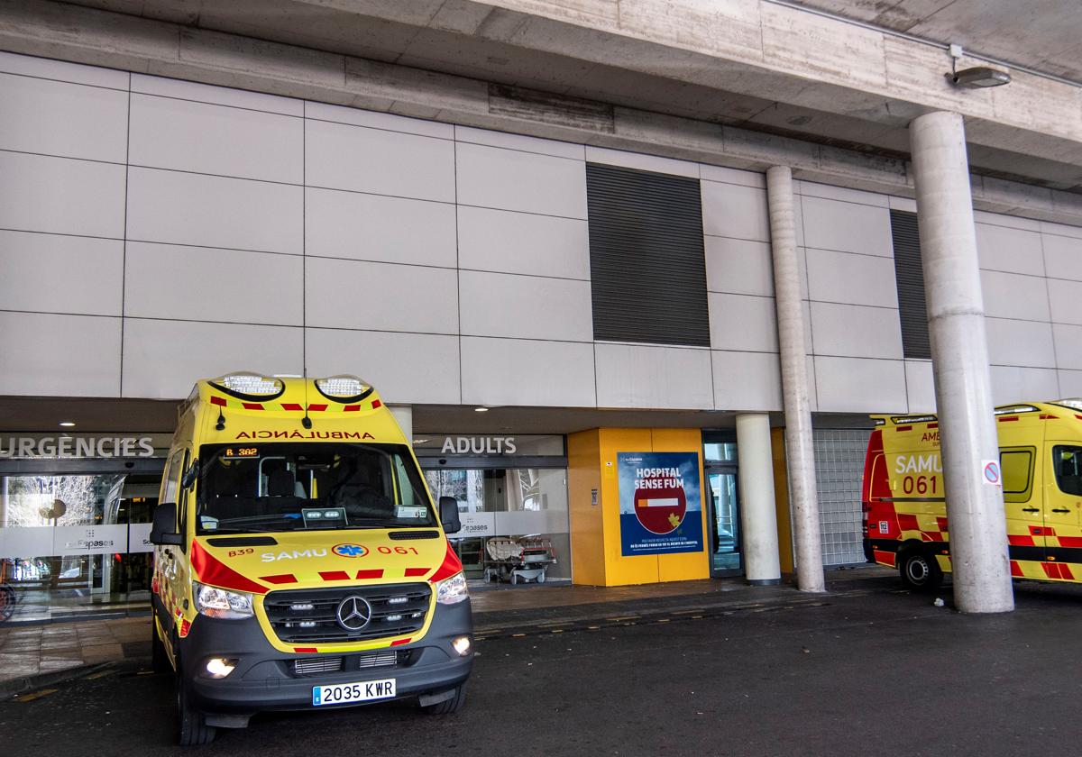 Imagen de la entrada del hospital en el que está ingresado el bebé.