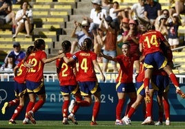 Las jugadoras de la selección española celebran el gol de Mariona Caldentey.