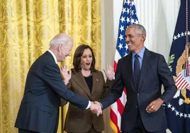 Obama felicita a Biden y Kamala Harris en la toma de posesión de 2022.