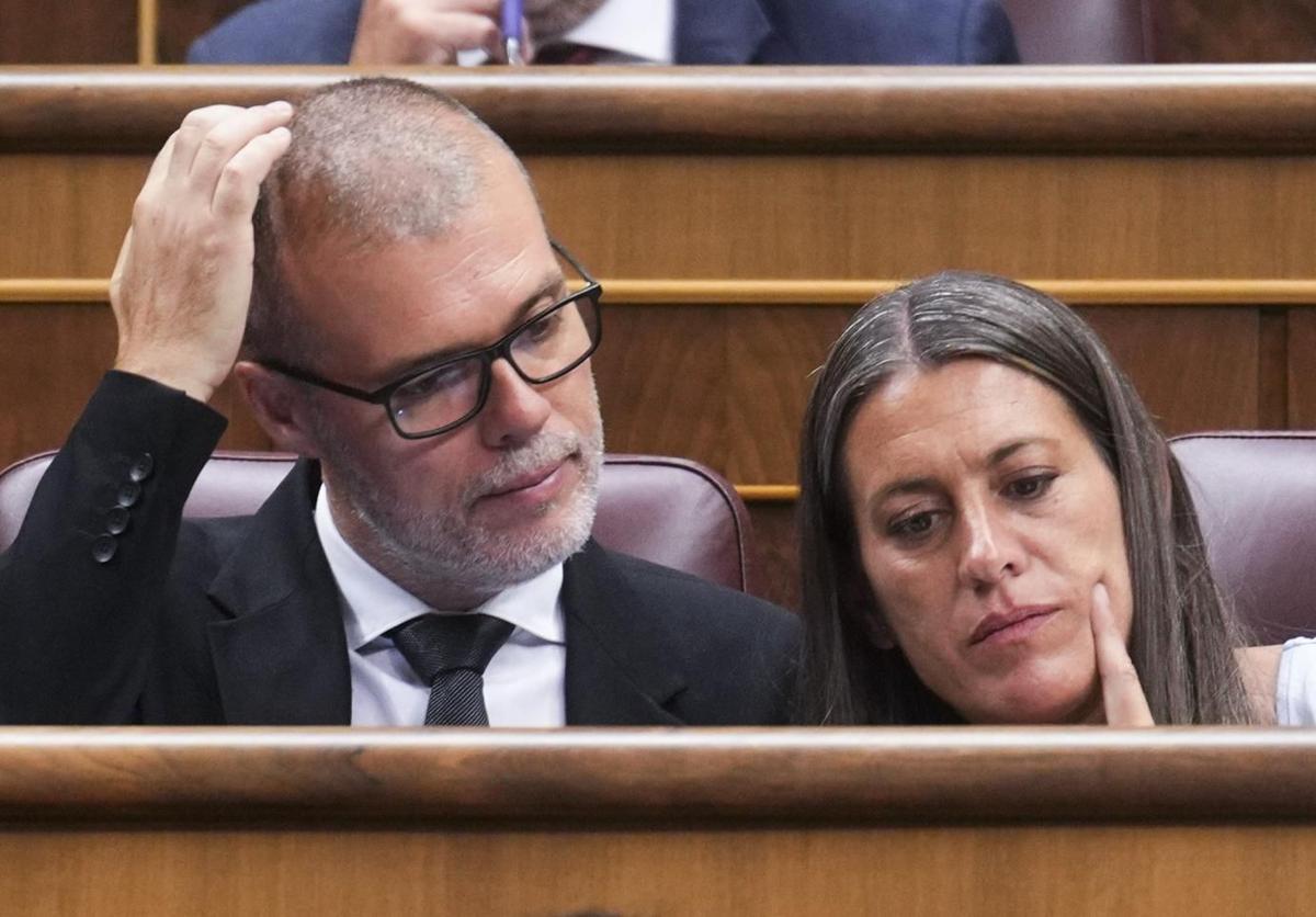 Los diputados de Junts Josep Maria Cruset Domènech y Miriam Nogueras.