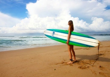 Los mejores complementos para iniciarte en el mundo del surf