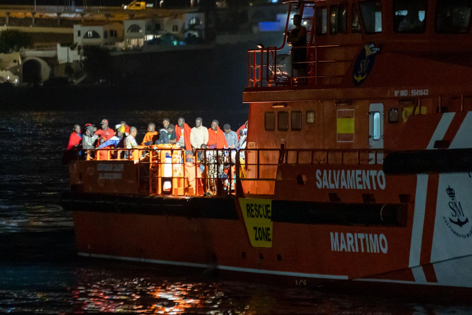 Canarias habilitará carpas en los puertos para acoger a menores no acompañados