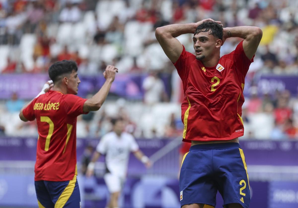 Marc Pubil y Diego López se lamentan tras fallar una ocasión.