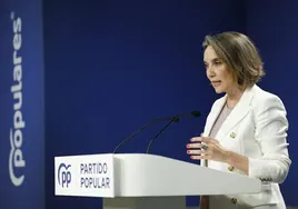 La secretaria general del PP, Cuca Gamarra, comparece en una rueda de prensa