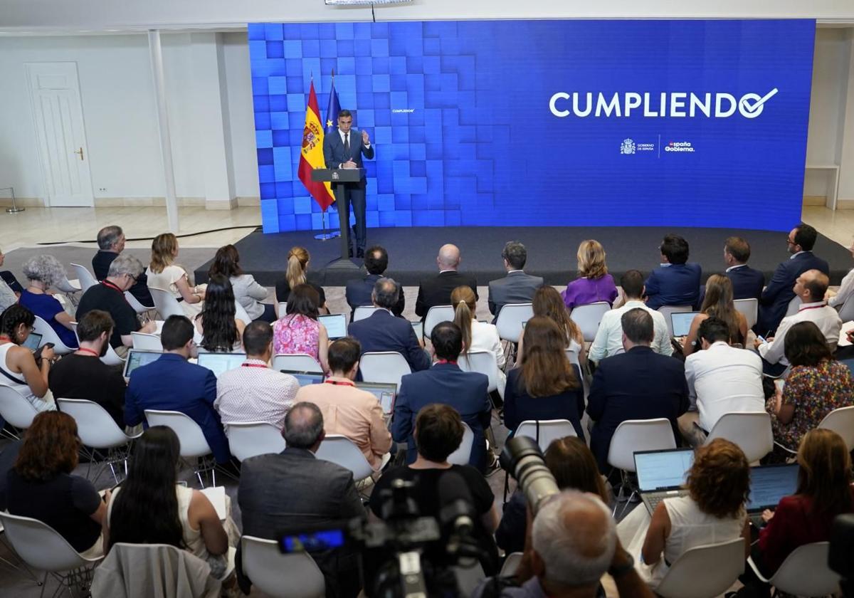 Pedro Sánchez durante su balance de fin de curso político en La Moncloa este miércoles.