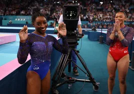 Simone Biles, tras ganar la medalla de oro en concurso completo.