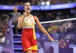 Carolina Marín celebra un punto durante su partido de octavos de final.