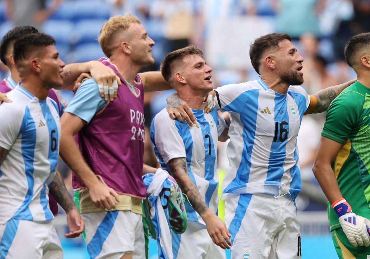 La selección argentina celebra el pase.