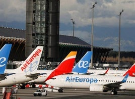 Aviones de Air Europa y de Iberia en el aeropuerto de Madrid-Barajas.