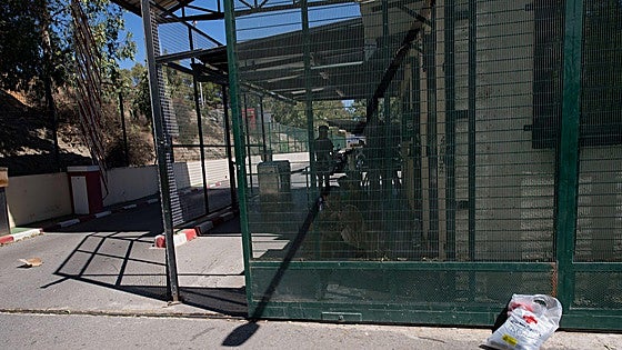 El Gobierno mandará 46 migrantes a la Península para descongestionar el CETI de Ceuta
