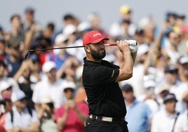 Jon Rahm, durante la segunda jornada del torneo de golf en los Juegos.