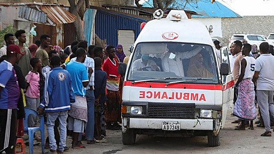 Al menos 37 personas mueren en un atentado yihadista en una playa de Somalia