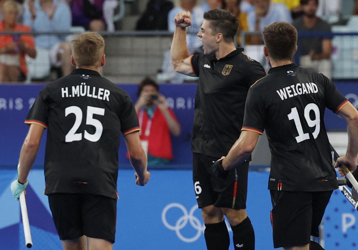 Gonzalo Peillat celebra un gol de Alemania contra Argentina.