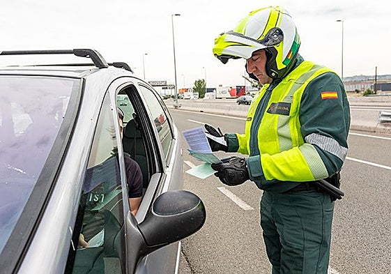 Vigilancia en las carreteras para el cumplimiento de las normas de circulación