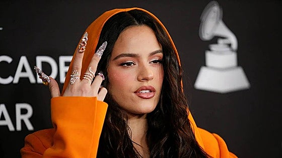Rosalía filtra un fragmento de su próxima canción: «Puta, soy la Rosalía, solo sé servir»